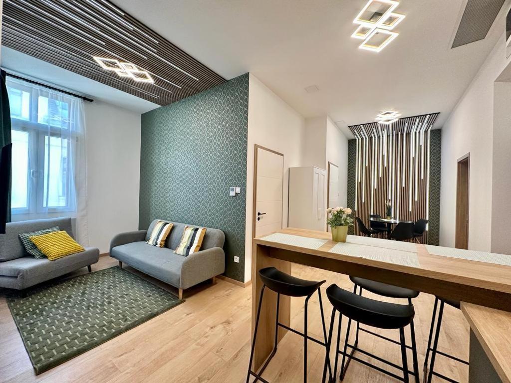 Apartment At Gozsdu Courtyard #Partyzone #Downtown #Freeparking Budapest Extérieur photo