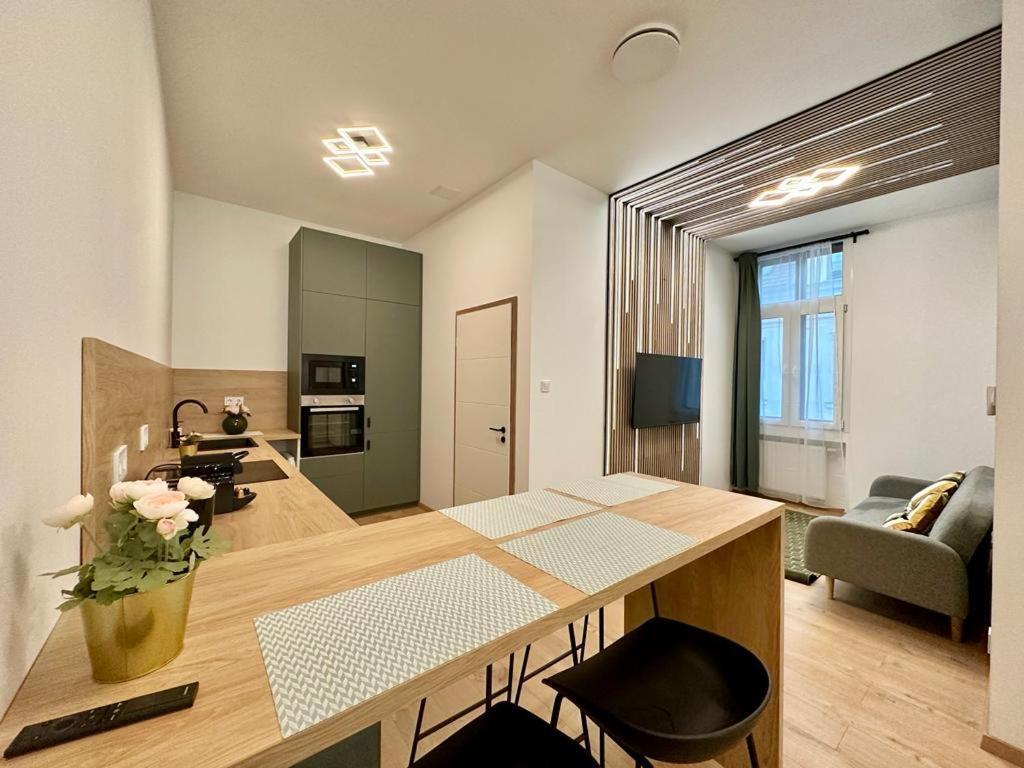 Apartment At Gozsdu Courtyard #Partyzone #Downtown #Freeparking Budapest Extérieur photo